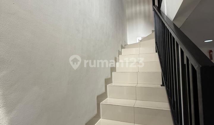 Beautiful Modern 2-Story House in Mahakam Cluster Jgc, East Jakarta 2