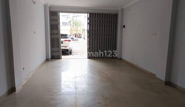 Disewakan Ruko 2,5 Lantai Bagus di Boulevard Harapan Indah, Bekasi 1