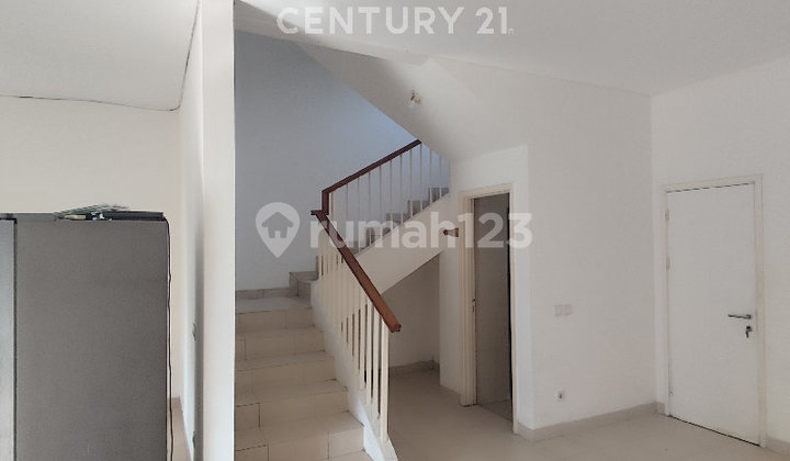 Rumah 2 Lantai Semi Furnished di Cluster Alamanda Jgc - Baru Renovasi 2025 2