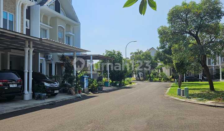 For Sale Comfortable Ready-to-Occupy House in South Thames JGC Cluster, East Jakarta For Sale Comfortable Ready-to-Occupy House in South Thames JGC Cluster, East Jakarta