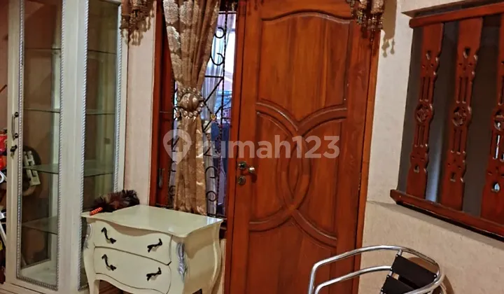 Rumah Mewah 2 Lantai di Semanggi Pasar Kliwon 2