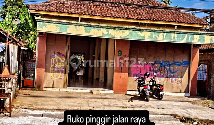 Strategic Shop House by Solo Jogja Main Road 500.0 m²