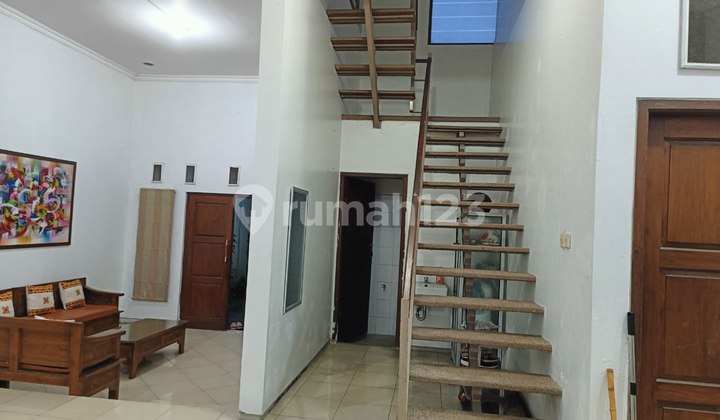 Rumah 2 Lantai Strategis Di Dekat Lapangan Sumber Banjarsari Solo 2