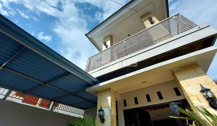 Rumah villa mewah plus kolam renang dan furniture komplit 