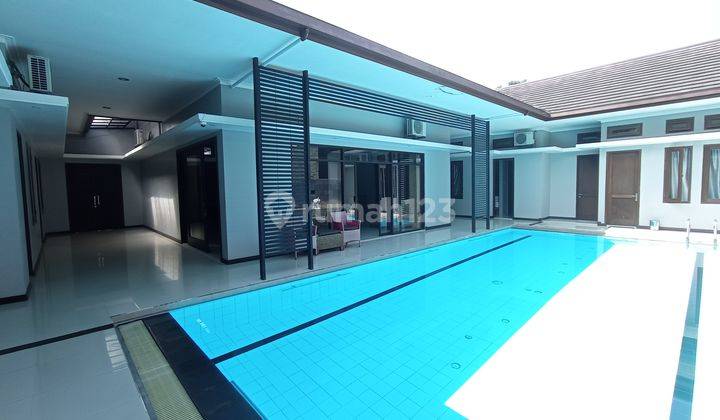 rumah 860 meter plus kolam renang di laweyan, solo 1