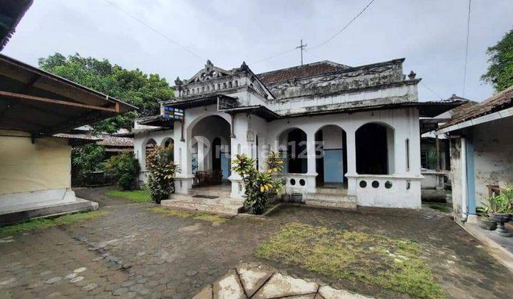 Rumah klasik jaman keraton di sriwedari Laweyan solo pinggir jalan raya 1