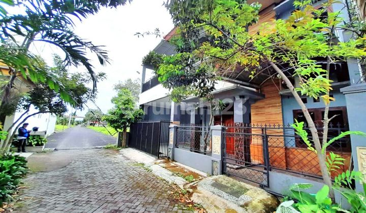 Rumah mewah  2 Lantai di Baturan fajar indah Bagus 11