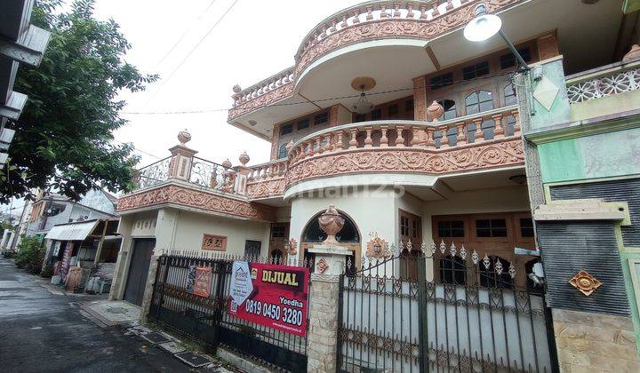 rumah mewah 3 lantai khas eropa di tengah kota solo laweyan 2