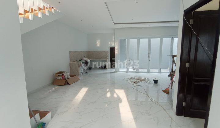 Rumah mewah 2 Lantai termurah di perumahan cluster solo baru