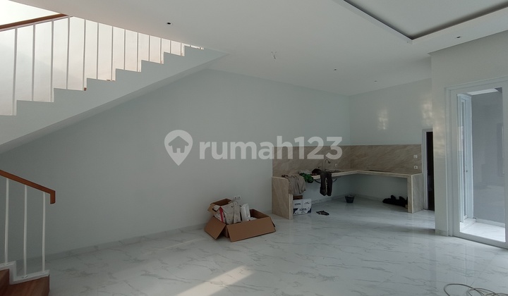 Rumah mewah 2 Lantai termurah di perumahan cluster solo baru