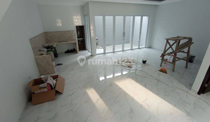 Rumah mewah 2 Lantai termurah di perumahan cluster solo baru