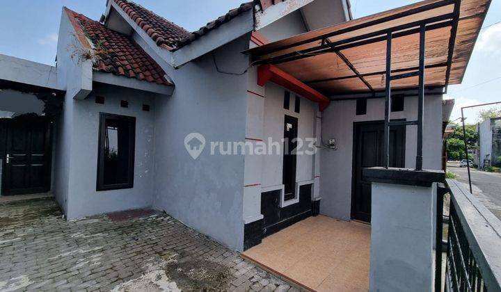 Rumah second cantik di Klodran colomadu murah meriah 1