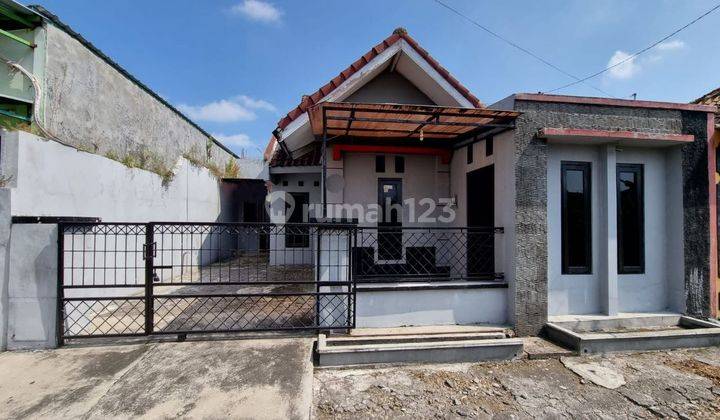 Rumah second cantik di Klodran colomadu murah meriah 2