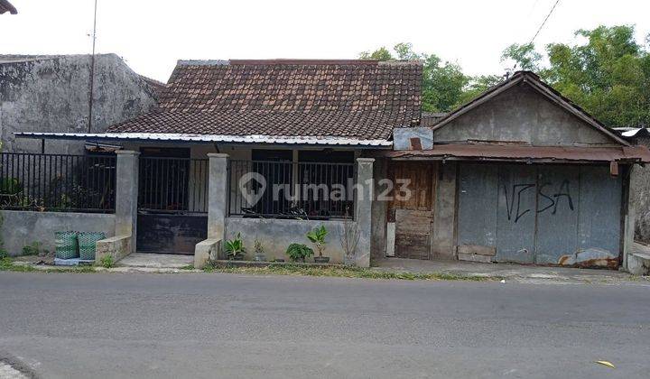 Rumah murah hitung tanah di pinggir jalan utama kadipiro 1