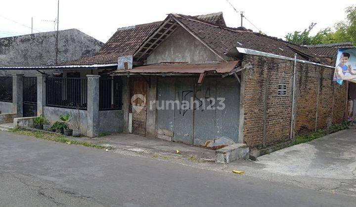 Rumah murah hitung tanah di pinggir jalan utama kadipiro 2