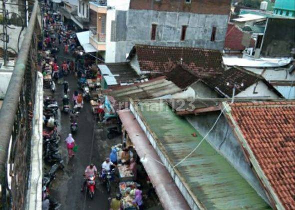 Rumah dan toko 3 Lantai di dalam pasar tradisional di Kartasura 2