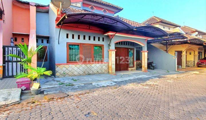 Rumah cluster cantik pinggir jalan utama jalan adi soemarmo colomadu 1