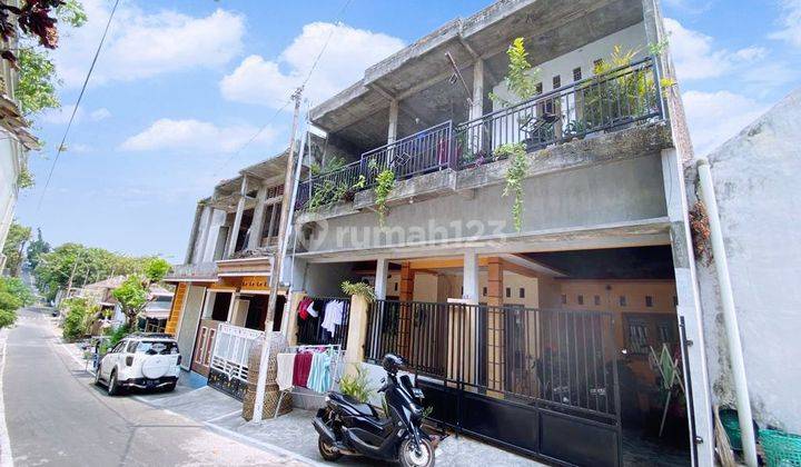 Rumah cantik 2 Lantai strategis di kadipiro Banjarsari Solo 1