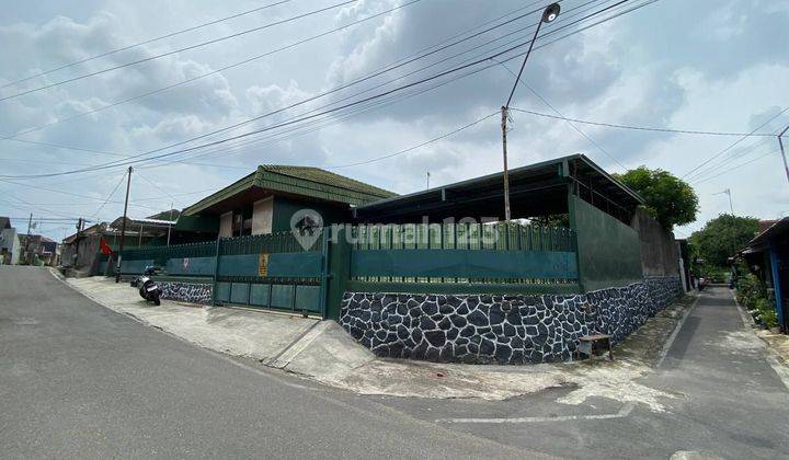 Rumah murah lahan luas di pajang Laweyan plus furnish 1