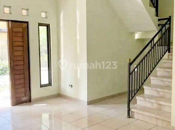 Rumah cantik 2 Lantai di dekat kampus UMS Pabelan solo 2