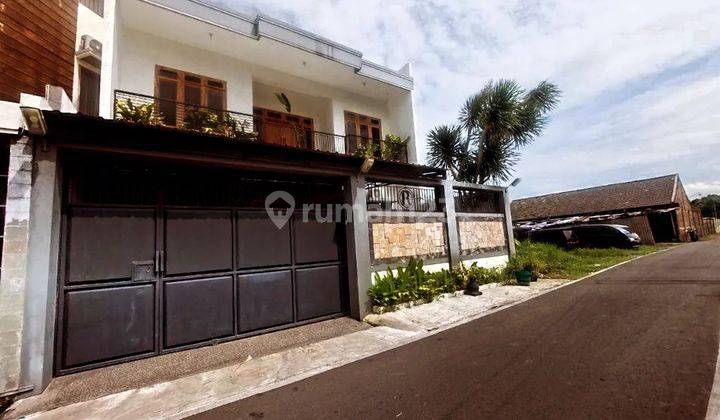 Rumah mewah 2 Lantai di Sumber banjarsari Solo kota 2