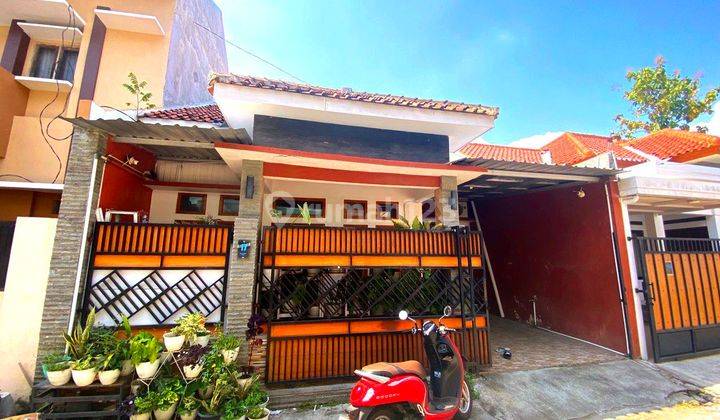 Rumah cantik 1,5 lantai bonus furnish di cluster Banyuanyar 2