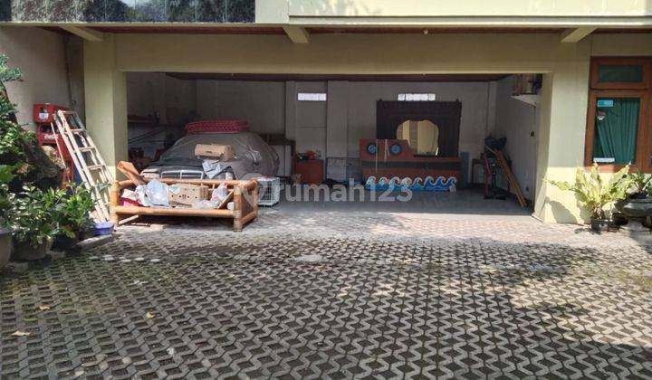 Rumah mewah 2 Lantai 999 m2 pinggir jalan raya kentingan jebres 2