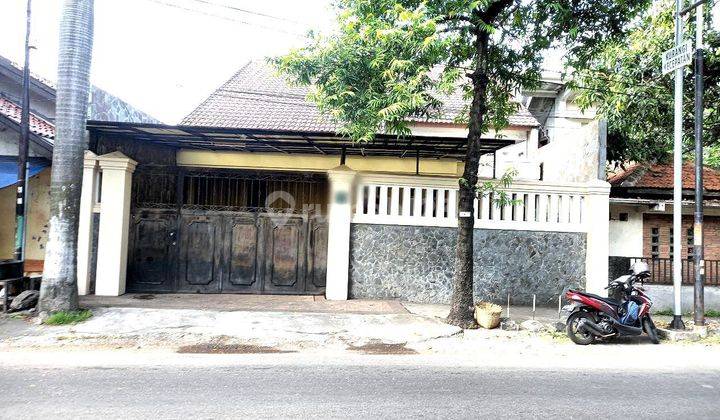 Rumah mewah 2 Lantai pinggir jalan raya di Gilingan Solo 1