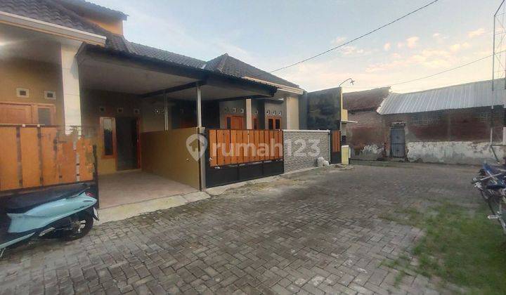 Rumah cantik dan murah di perumahan Paulan colomadu 2