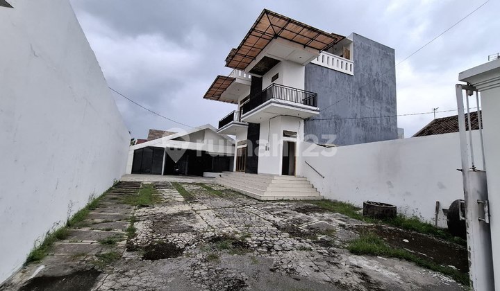 House with Warehouse in Kadipiro, Banjarsari, Solo City