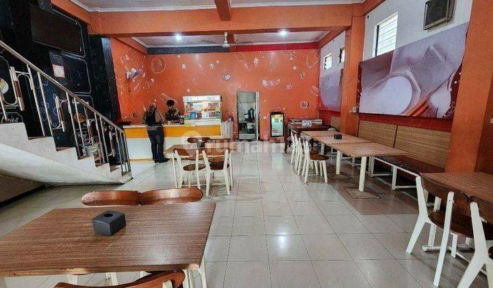 Ruko 3 Lantai Pinggir Jalan Raya Slamet Riyadi 105 m² 2