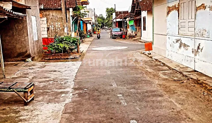 Rumah Murah Lahan Luas 267 M2 di Area Solo Baru
