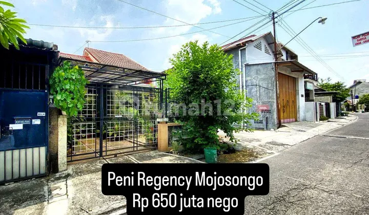 Beautiful Corner House in Mojosongo Jebres Solo