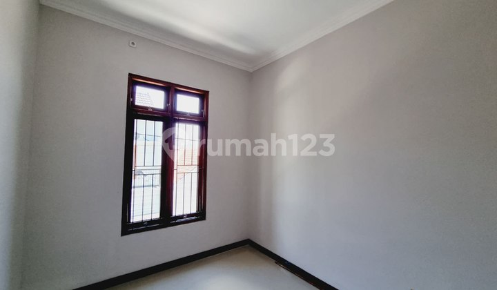 Rumah Mewah 2 Lantai Di Area Perumahan Gentan 2