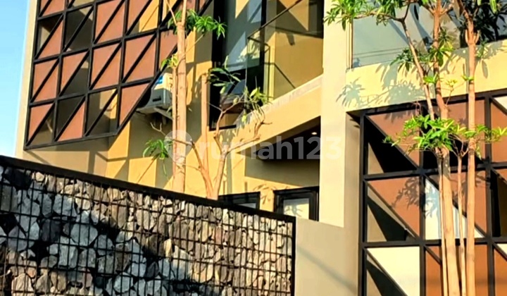 Rumah Unik Pinggir Jalan Utama Bonus Furnish Komplit Rumah Unik Pinggir Jalan Utama Bonus Furnish Komplit