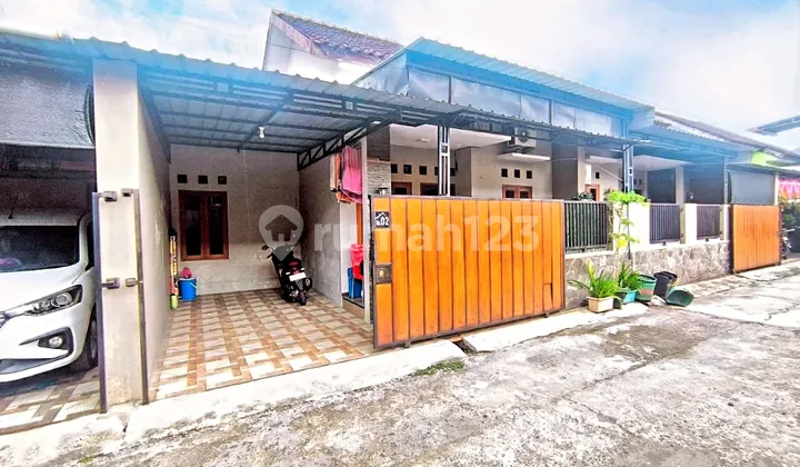 Beautiful House In The Mini Cluster Housing Estate, Kadipiro, Banjarsari 2