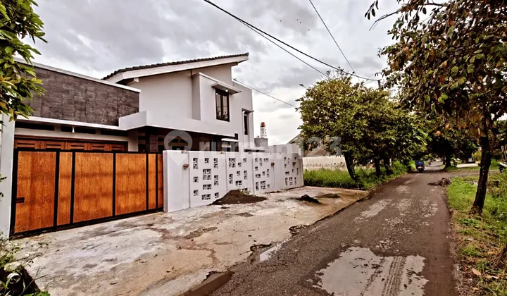 Luxury House in Sumber Banyuanyar, Banjarsari, Solo 2