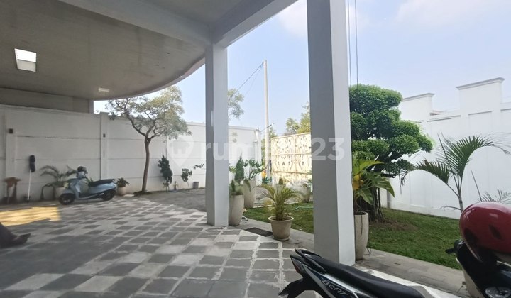 Rumah Mewah Plus Kolam Renang Dan Furnish Di Banyuanyar 2