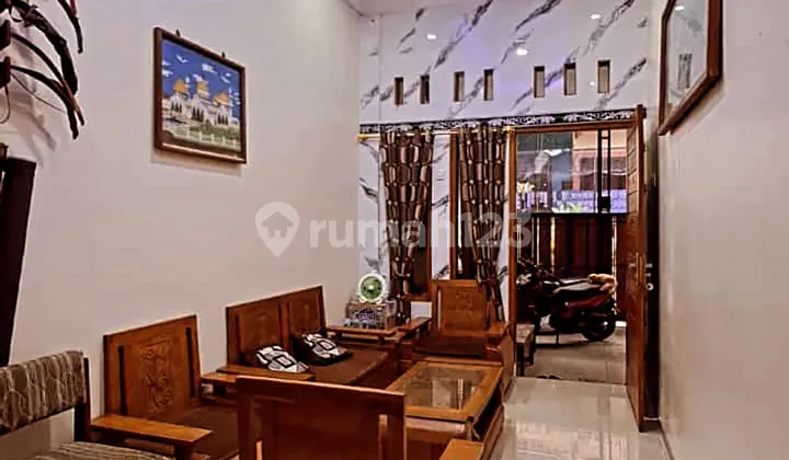 Affordable House in Kadipiro, Strategic Location by the Roadside. 2