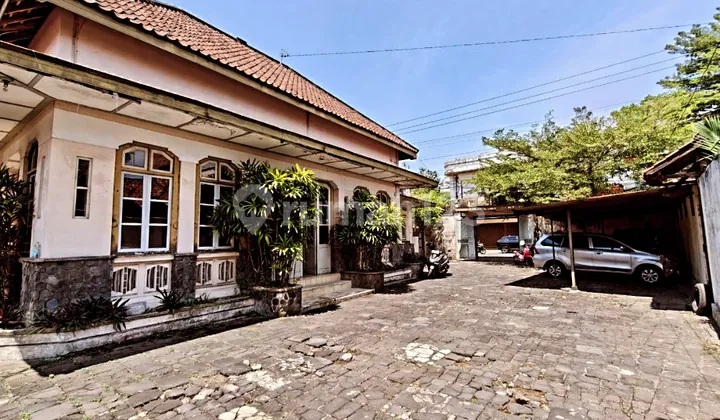 Rumah Kolonial Pinggir Jalan Raya Purwosari Laweyan 2