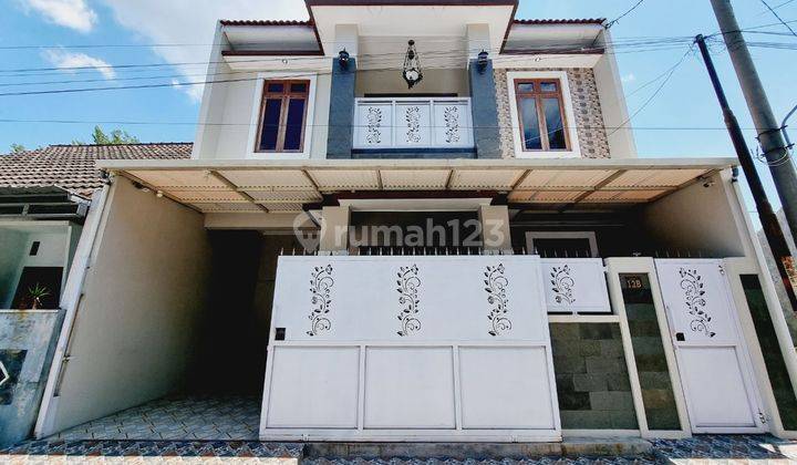 Rumah Mewah 2 Lantai Di Lingkungan Perumahan Gentan Area 1