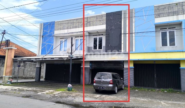 Ruko, 2 Lantai, Plus Usaha Fitnes Dipinggir Jalan Baturan Fajar Indah