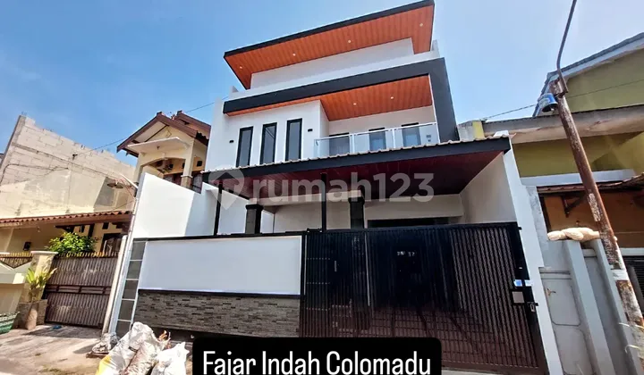 Rumah Mewah di Perumahan Baturan Fajar Indah Colomadu