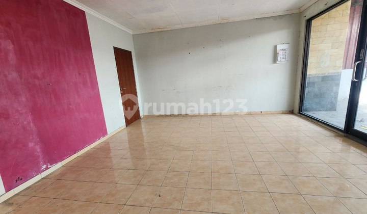 House Plus Boarding 227 M2 In Sumber Banyuanyar Strategic House Plus Boarding 227 M2 In Sumber Banyuanyar Strategic