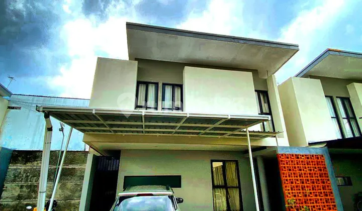 Luxury House with Bonus Furnishings in Blulukan Colomadu Cluster Luxury House with Bonus Furnishings in Blulukan Colomadu Cluster