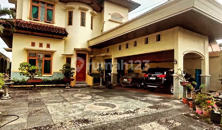 Rumah Mewah Lahan Luas 920 M2 Di Kartasura Solo