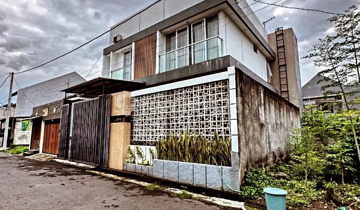 Rumah Mewah Gentan Di Perumahan Cluster Mayang