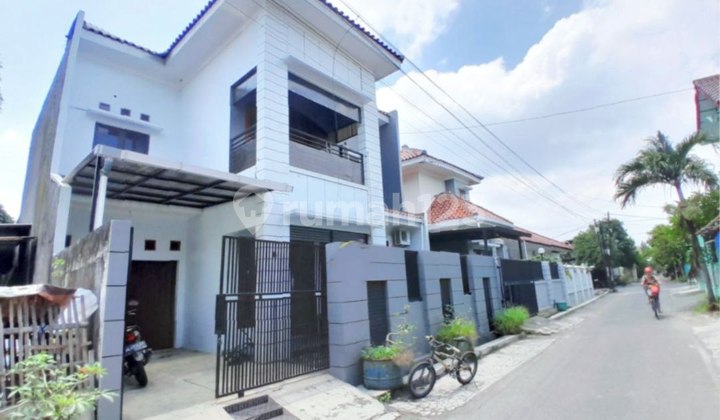 Rumah Mewah Plus Kolam Renang Di Karangasem Laweyan Solo