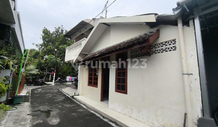 Rumah Jajar Laweyan Solo Posisi Hoek 2 Muka 2