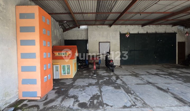 Bonus Land Building 300.0 M² in Manahan Banjarsari Solo